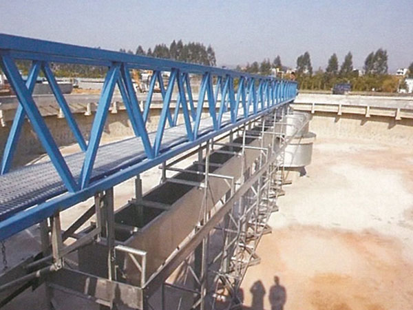 周邊傳動(dòng)刮吸泥機(jī)